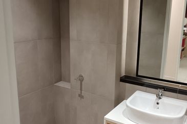 Lakefront Condominium | Emerald Hills @ Alam Damai