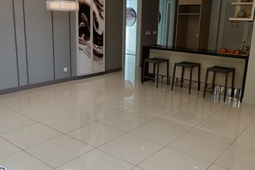 Lakefront Condominium | Emerald Hills @ Alam Damai