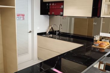 Lakefront Condominium | Emerald Hills @ Alam Damai