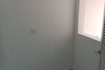 Lakefront Condominium | Emerald Hills @ Alam Damai