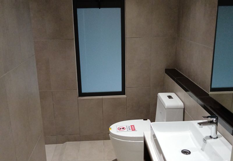 Lakefront Condominium | Emerald Hills @ Alam Damai