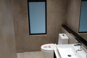 Lakefront Condominium | Emerald Hills @ Alam Damai