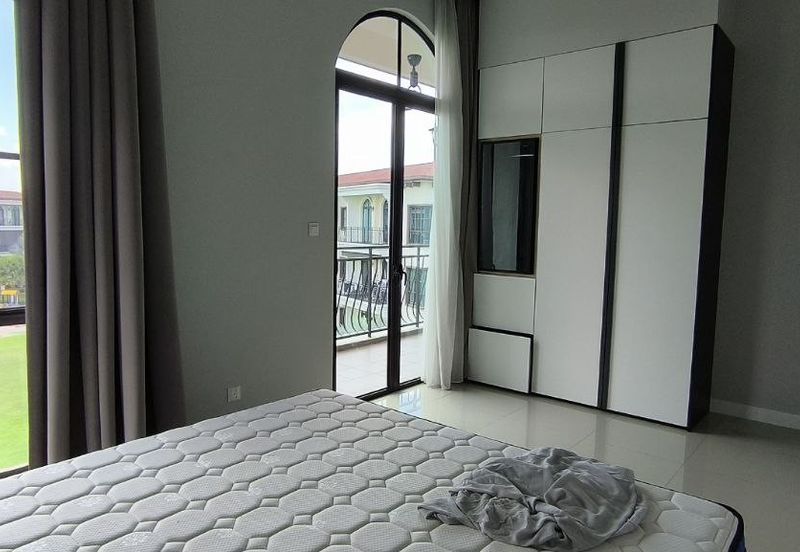 Isle of Kamares, Setia Eco Glades