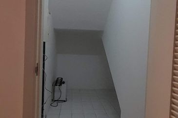 Summerglades, Perdana Lakeview West