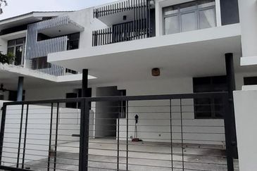 Summerglades, Perdana Lakeview West