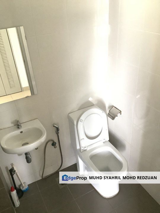 SPACIOUS CONDO UNIT WITH A RELAXING VIEW OF THE NATURE AT LEGENDVIEW CONDO, Selangor, Rawang