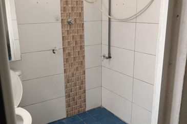 Kondo Rakyat (Desa Pantai Flat)