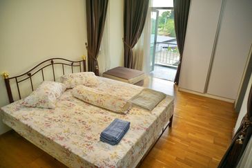 Symphony Hills Schumann