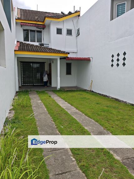 Huge Land - Taman Puchong Utama Terrace for rent, Selangor, Puchong