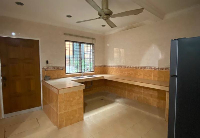 Jalan Suasana, Bandar Tun Hussein Onn