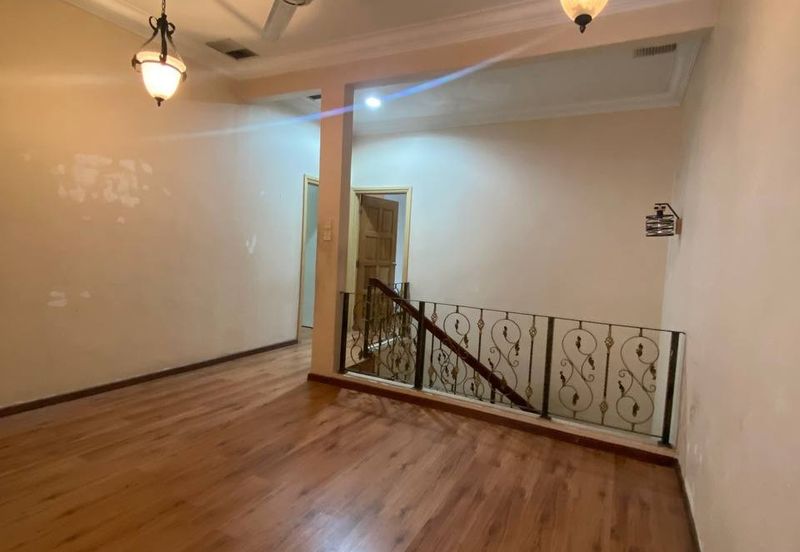 Jalan Suasana, Bandar Tun Hussein Onn