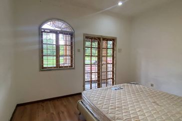 Jalan Suasana, Bandar Tun Hussein Onn