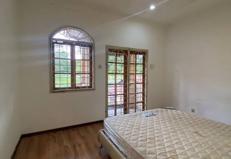 Jalan Suasana, Bandar Tun Hussein Onn