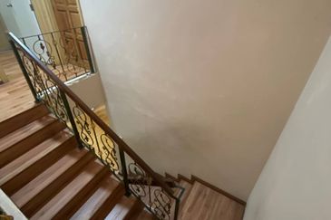 Jalan Suasana, Bandar Tun Hussein Onn