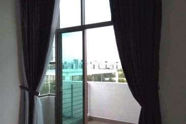 Lake Point Residence