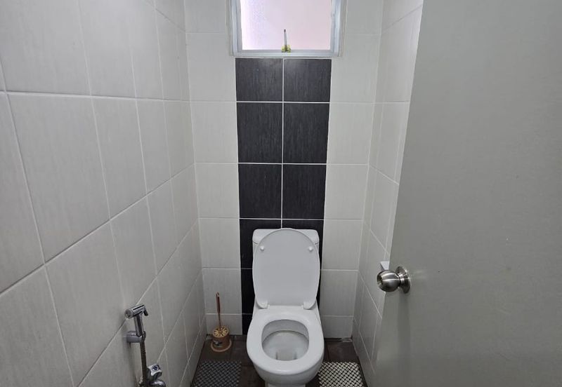 4 Storey Shop, Bandar Puteri Bangi, Bangi, Selangor For Sale