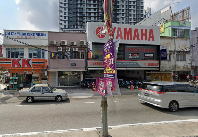 Facing Main Road! End Lot 2 Storey Shop, Jalan Balakong, Balakong, Cheras, Selangor For Sale