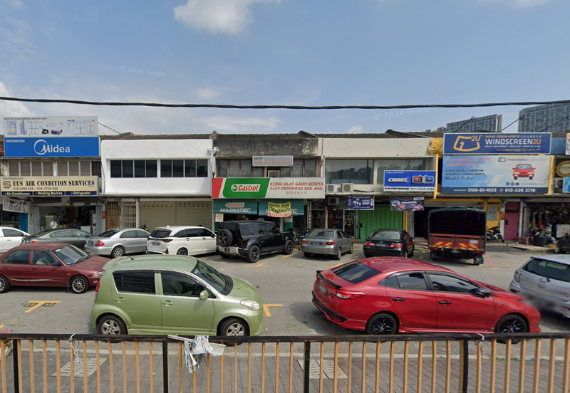 Facing Main Road! End Lot 2 Storey Shop, Jalan Balakong, Balakong, Cheras, Selangor For Sale