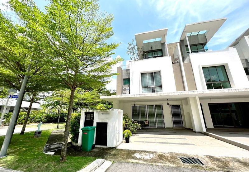 Lake Point Residence