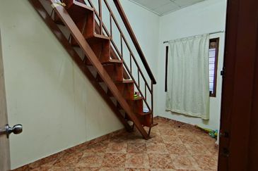 Jalan Suasana, Bandar Tun Hussein Onn