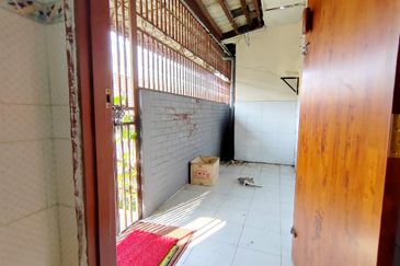 Jalan Suasana, Bandar Tun Hussein Onn