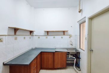 Kekwa Apartment @ Putra Perdana