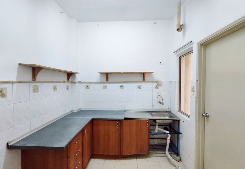 Kekwa Apartment @ Putra Perdana