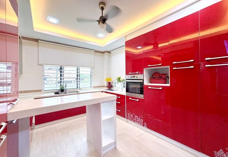 Puncak Pinggiran Putra