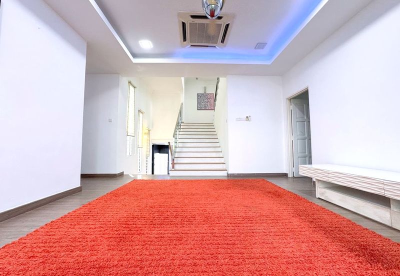 Puncak Pinggiran Putra