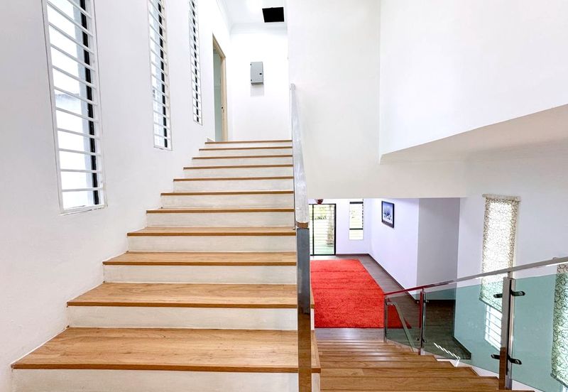 Puncak Pinggiran Putra