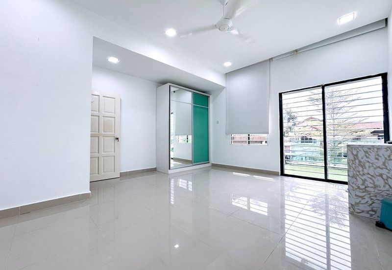 Puncak Pinggiran Putra