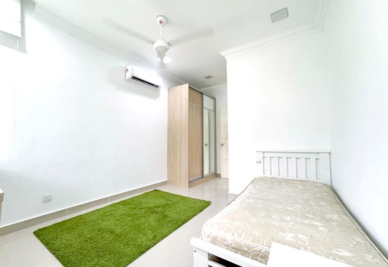 Puncak Pinggiran Putra