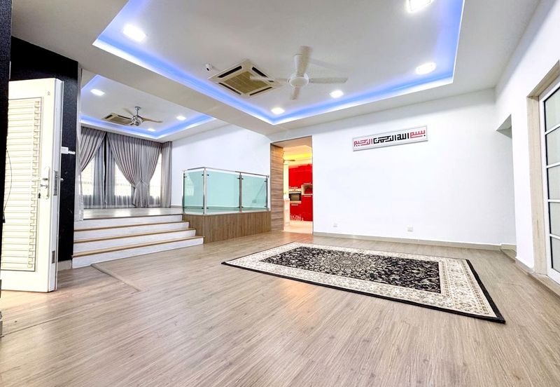 Puncak Pinggiran Putra