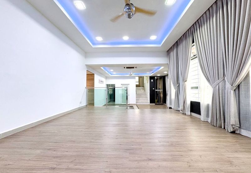 Puncak Pinggiran Putra