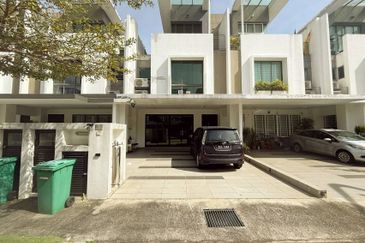 Lake Point Residence