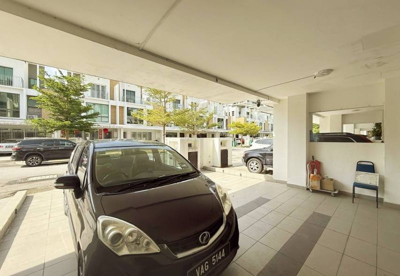 Lake Point Residence