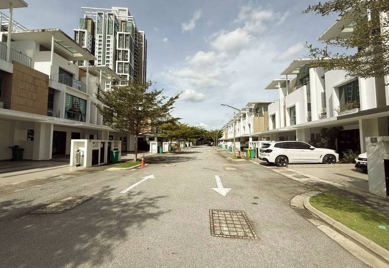 Lake Point Residence