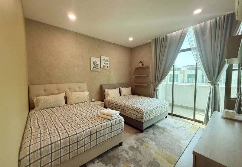 Lake Point Residence