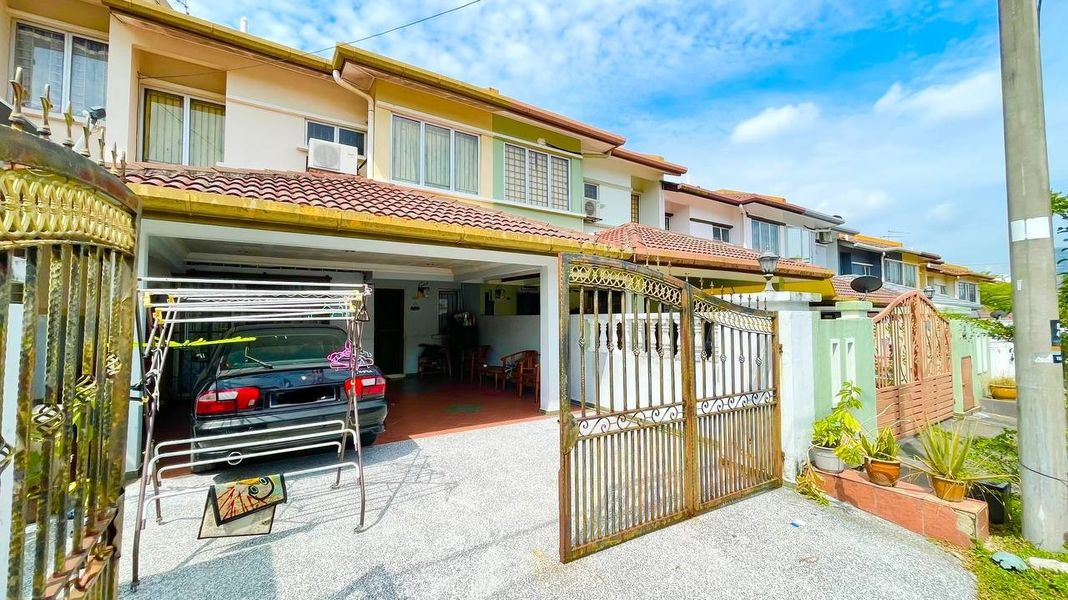 Double Storey Terrace Bandar Putra Permai Seri Kembangan For Sale, Selangor, Seri Kembangan