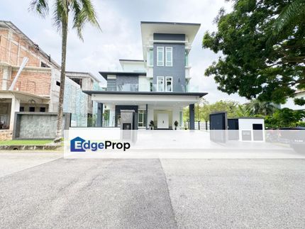 PRIVATE LIFT New 3 Storey Bungalow Equine Park Seri Kembangan FOR SALE, Selangor, Seri Kembangan