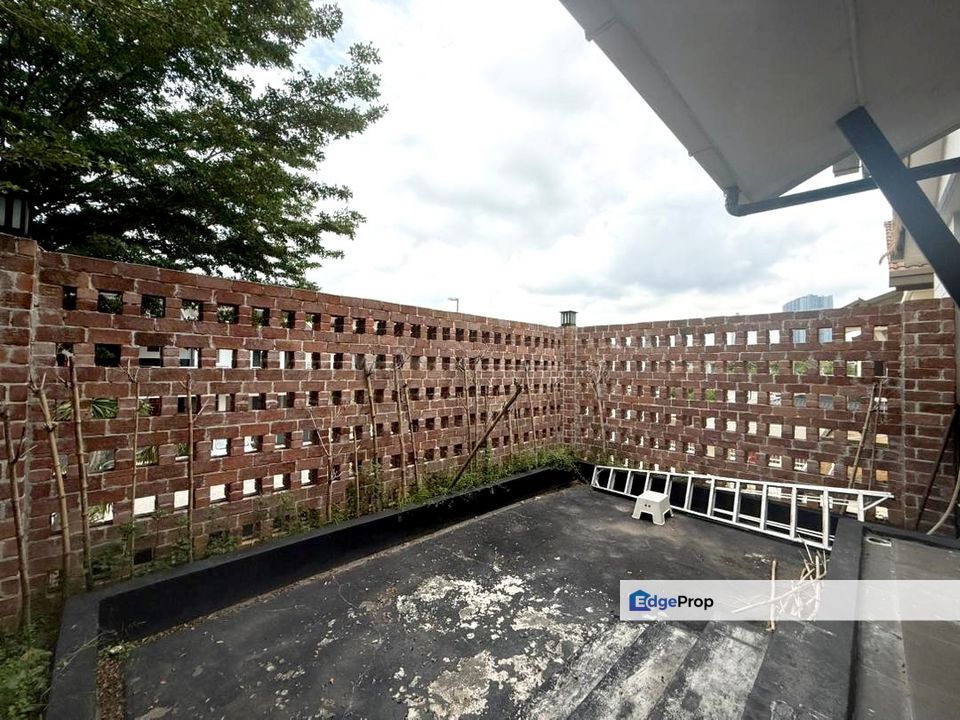 D'Alpinia Puchong South 2.5 Semi D Bungalow Renovated for sale, Selangor, Puchong South