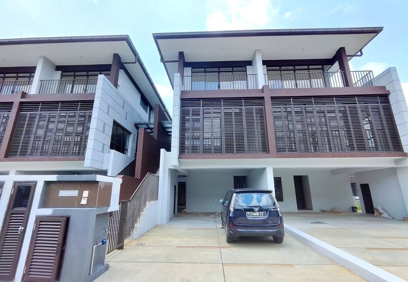 Three Storey Mulia Residence Cyberjaya FOR SALE