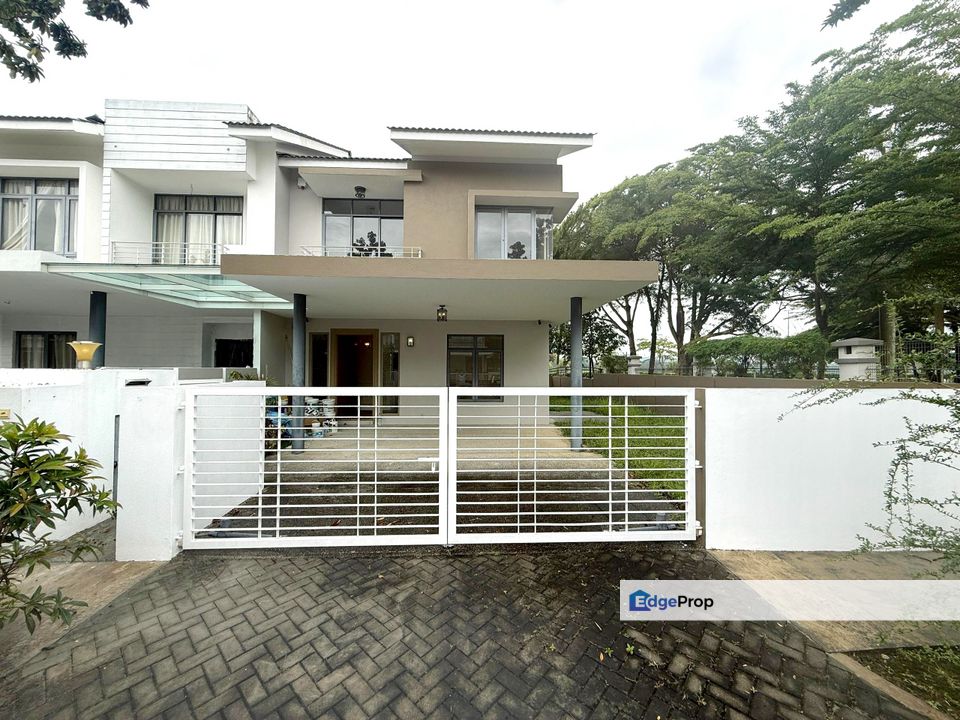 Corner Lot Superlink with Breathtaking Lake View, Selangor, Cyberjaya