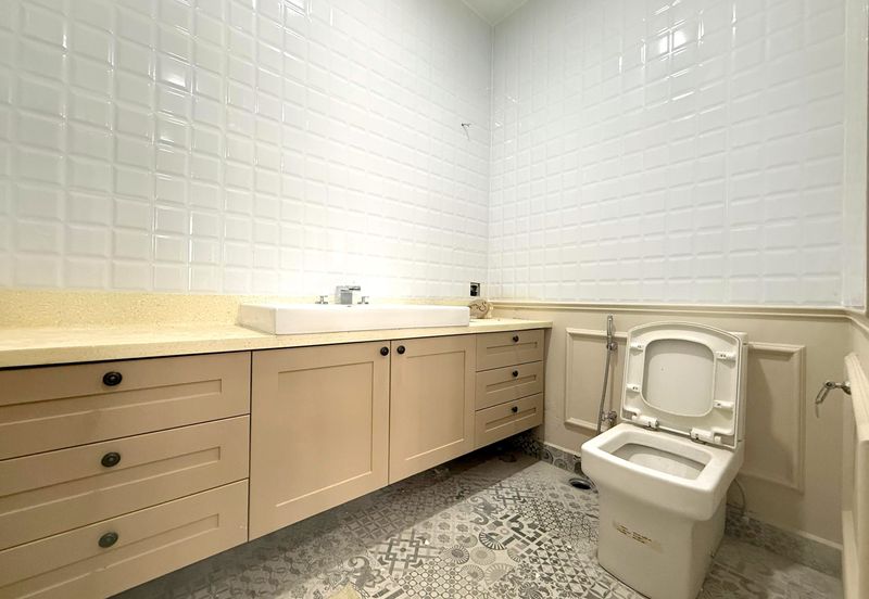 Summerglades, Perdana Lakeview West