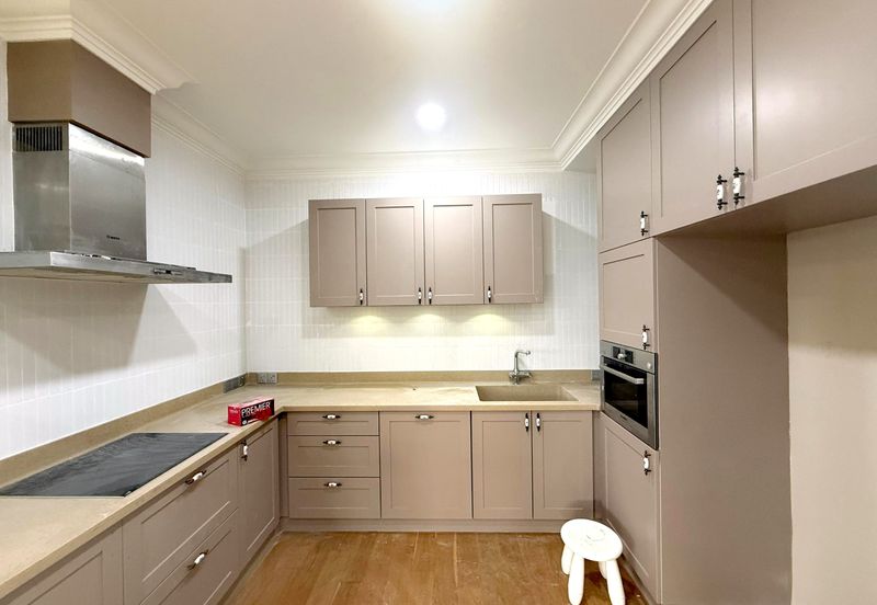 Summerglades, Perdana Lakeview West