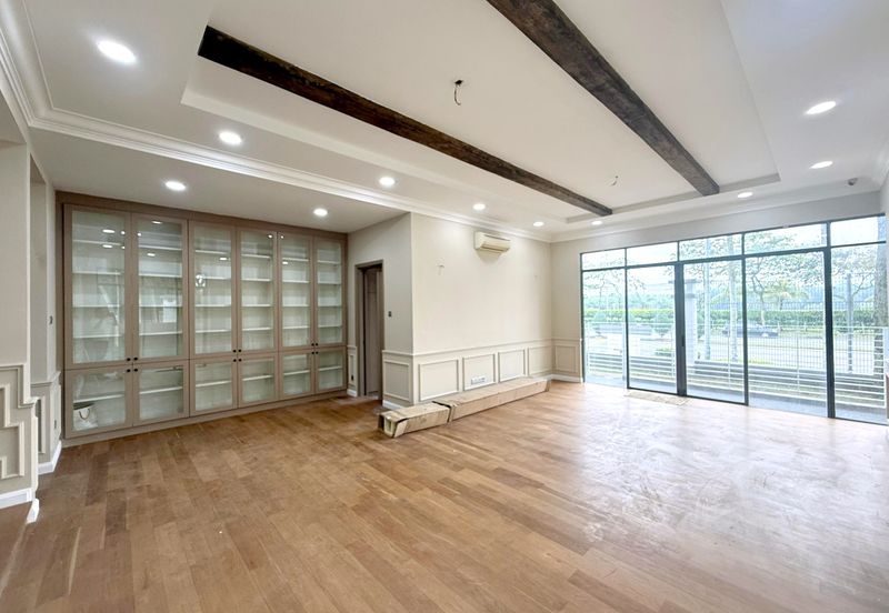 Summerglades, Perdana Lakeview West