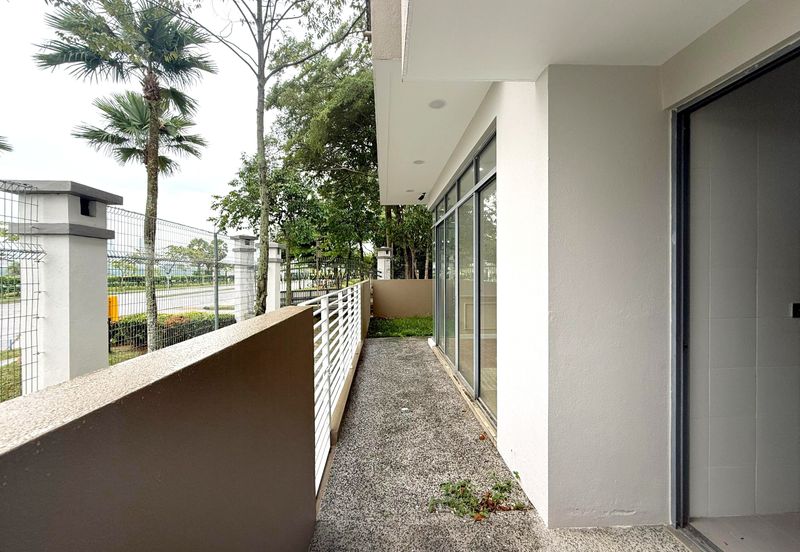 Summerglades, Perdana Lakeview West