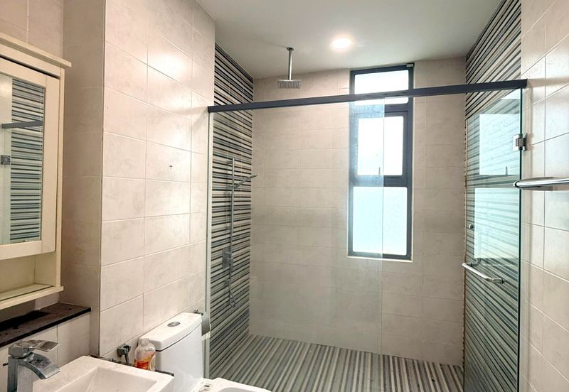 Summerglades, Perdana Lakeview West