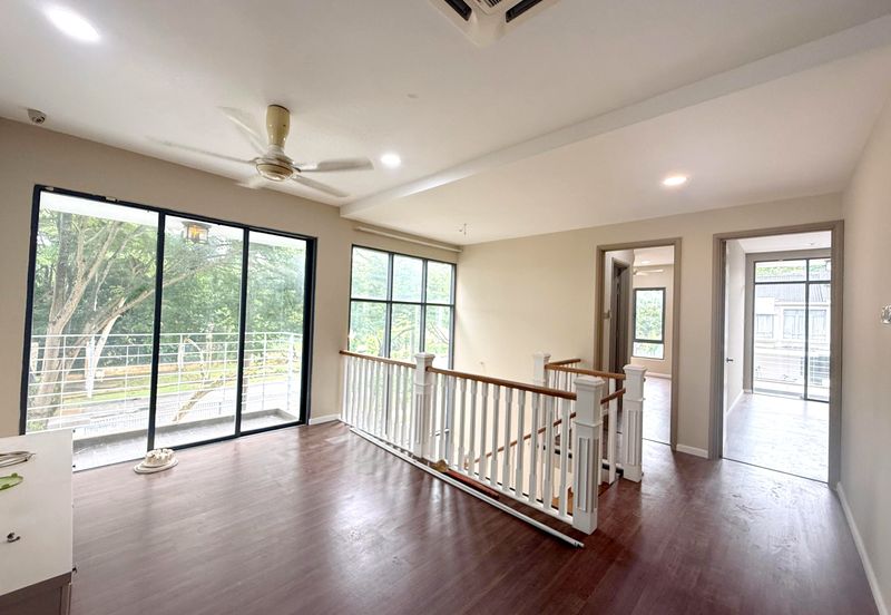 Summerglades, Perdana Lakeview West