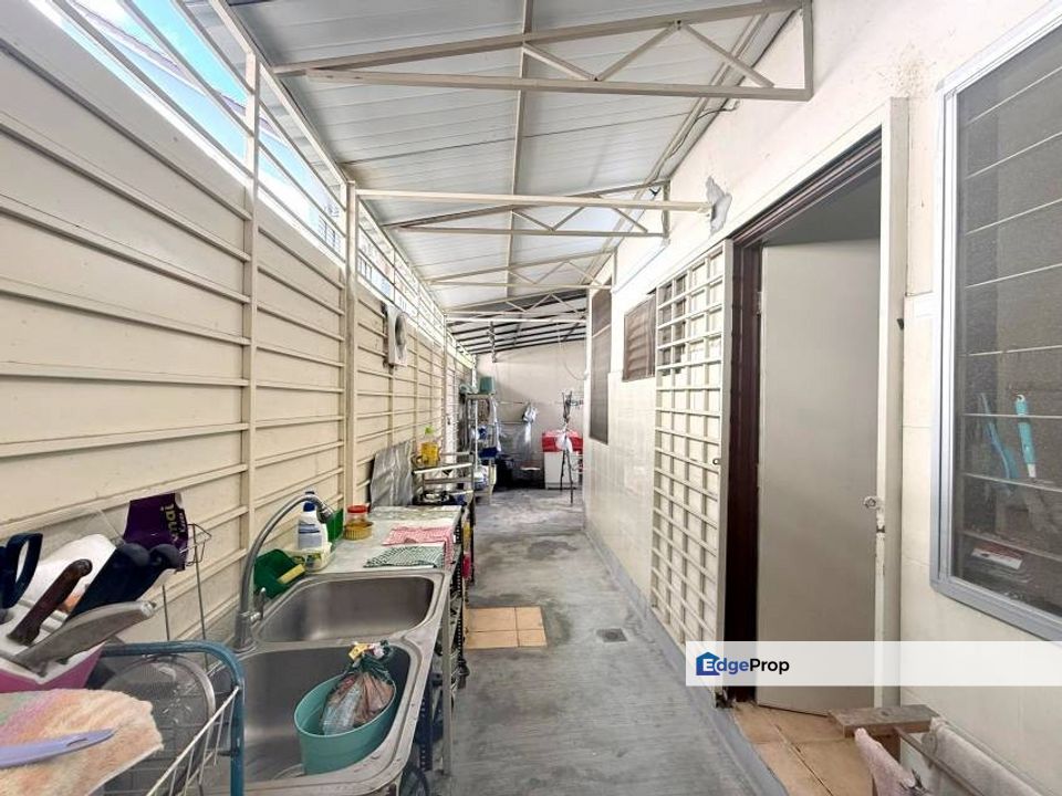 TERMURAH End lot Double Storey House at Bandar Nusaputra for sale, Selangor, Puchong South